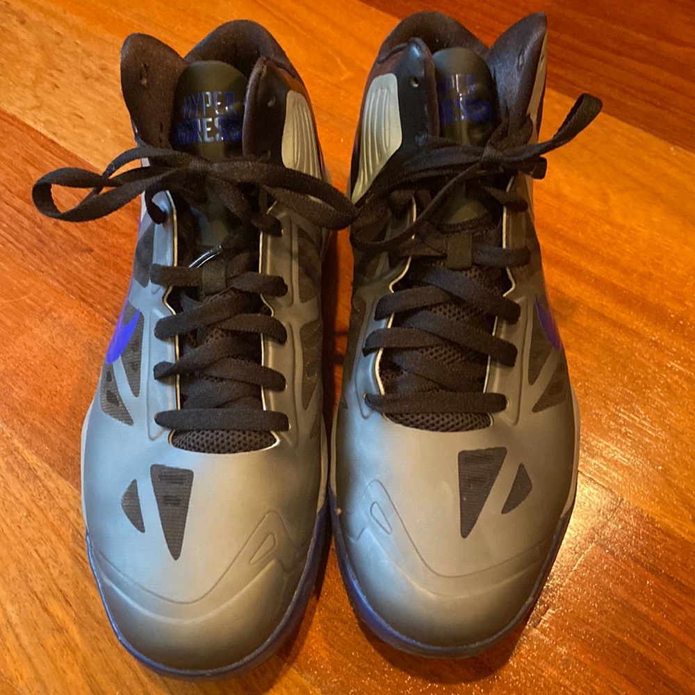 NIKE - Gently loved men’s sneakers!